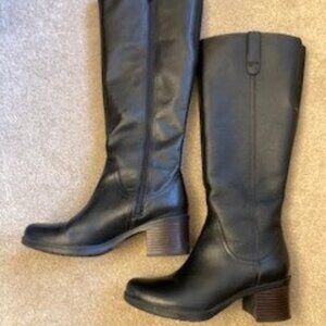 Clarks VGUC Hollis Moon Riding boots - snug Sz 8  - 7.5 regular calf